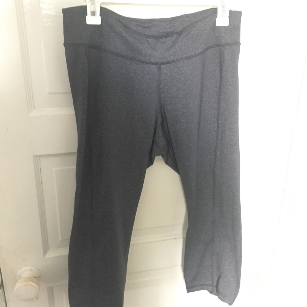 New without tags Old Navy workout capris